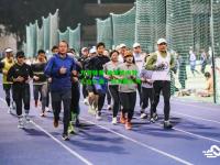 九游体育:体育场内外人山人海，对决聚人气